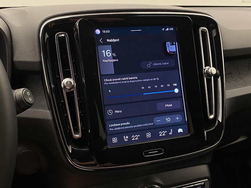 Volvo XC40 PURE ELECTRIC RECHARGE PLUS - fotka 53 z 55