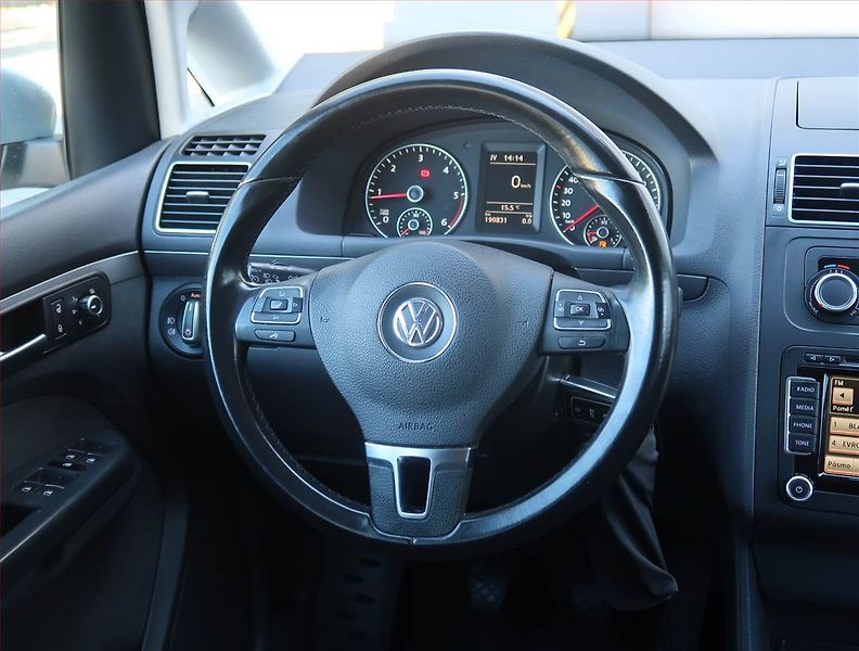 Volkswagen Touran (2014) 1.6 TDI, Serv.kniha, Navi - fotka 15 z 22