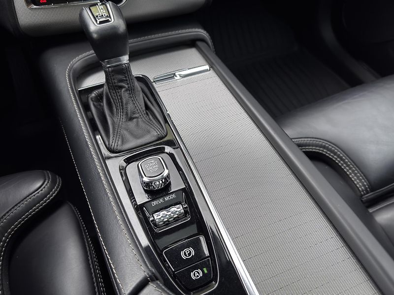 Volvo XC90 D5 AWD Inscription/PANO/7m* - fotka 29 z 49