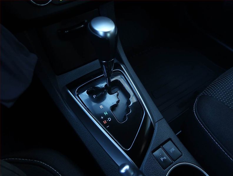 Toyota Corolla (2016) 1.6 Valvematic, Automat - fotka 13 z 22