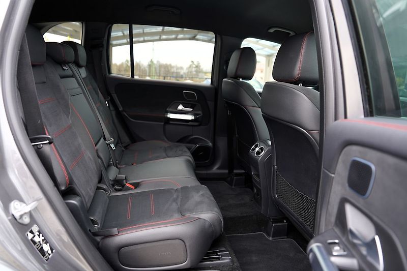 Mercedes-Benz GLB 200d 4Matic/AMG/AT/150 PS/Led - fotka 32 z 50