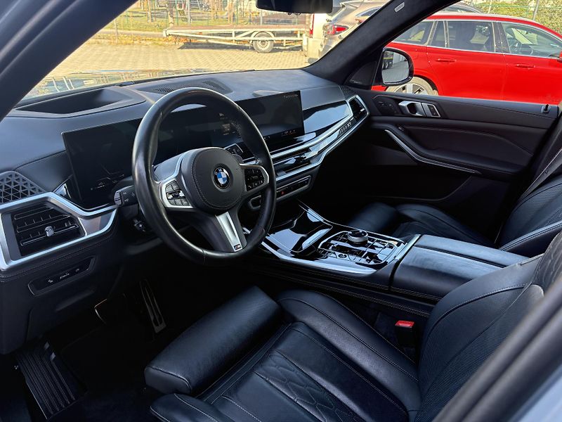 BMW X7 (2024) xDrive 40i - fotka 13 z 33