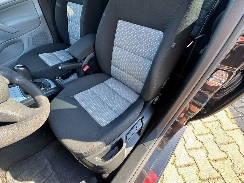 Škoda Octavia (2009) 1,9 TDI 77 KW 2. MAJ SERVISKA - fotka 20 z 50
