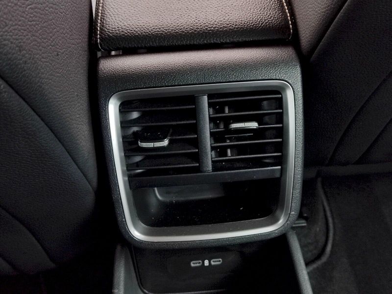 Škoda Octavia (2025) Top Selection  1,5 Tsi 110 Kw - fotka 28 z 38
