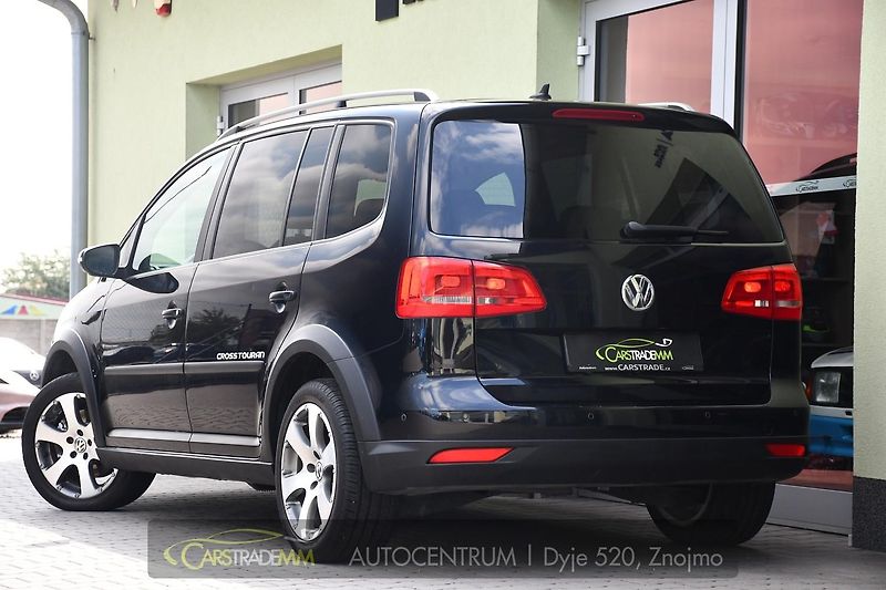 Volkswagen Touran 2.0TDi CROSS NAVI VÝHŘEV - fotka 4 z 48