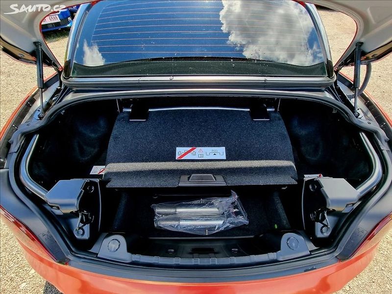 BMW Z4 (2012) 3,5 is,sDrive 250KW,lad - fotka 12 z 20