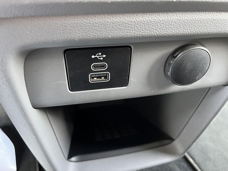Ford Tourneo Custom (2024) L2*TITANIUM*2xŠOUPKY*8m*KAMERA - fotka 37 z 37