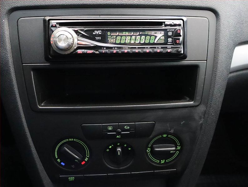 Škoda Octavia (2007) Ambiente 1.6, nová STK, Tažné - fotka 12 z 15