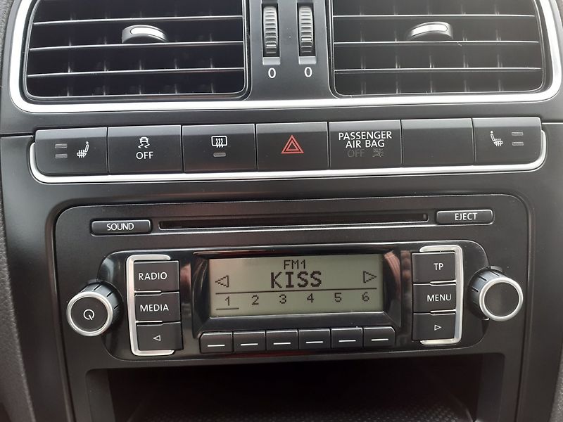 Volkswagen Polo (2012) 1.2 HTP CROSS - fotka 10 z 35