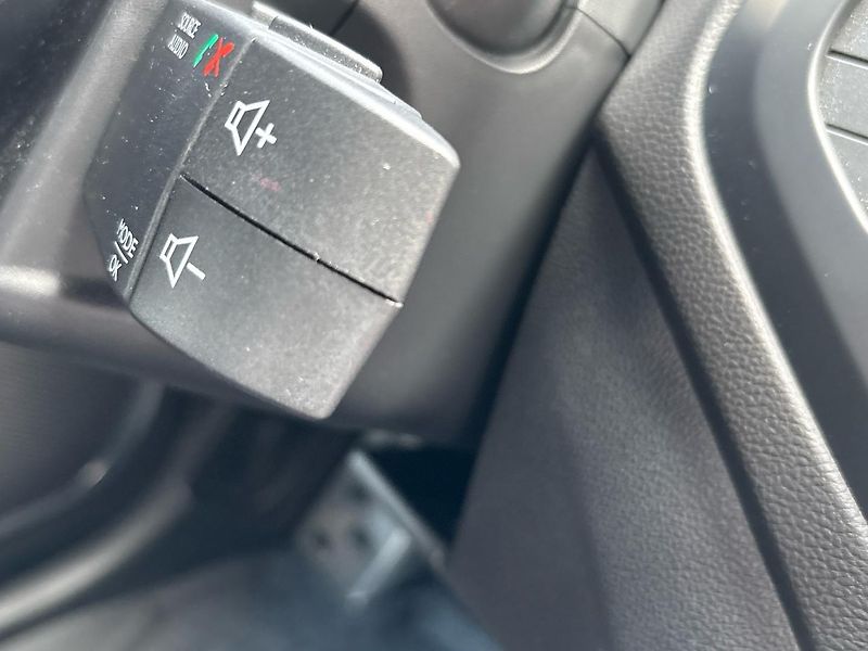 Renault Captur (2019) LIMITED MAN6, ČR - fotka 17 z 46