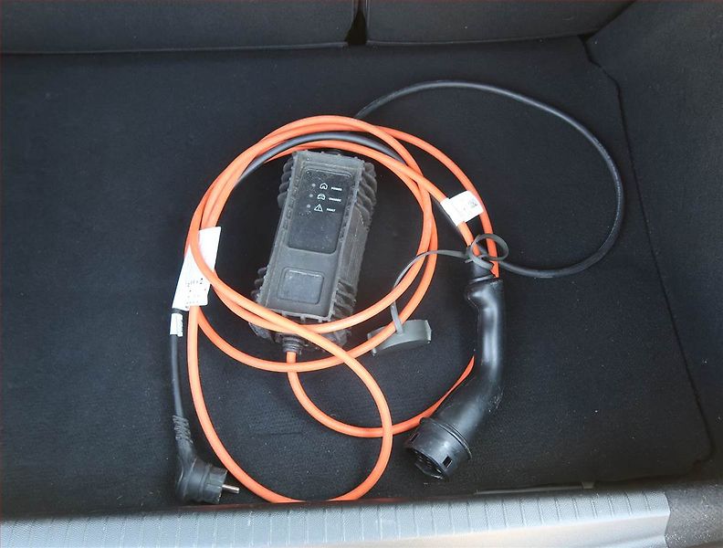 Peugeot 208 (2021) 50 kWh, SoH 90%, Automat - fotka 22 z 22