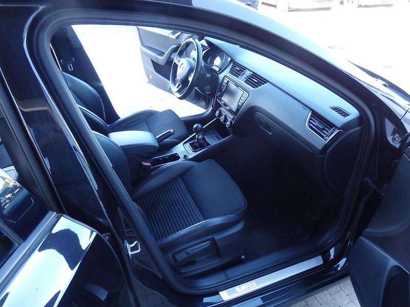 Škoda Octavia 2.0 TDI RS 135 kW NAVIGACE - fotka 13 z 22