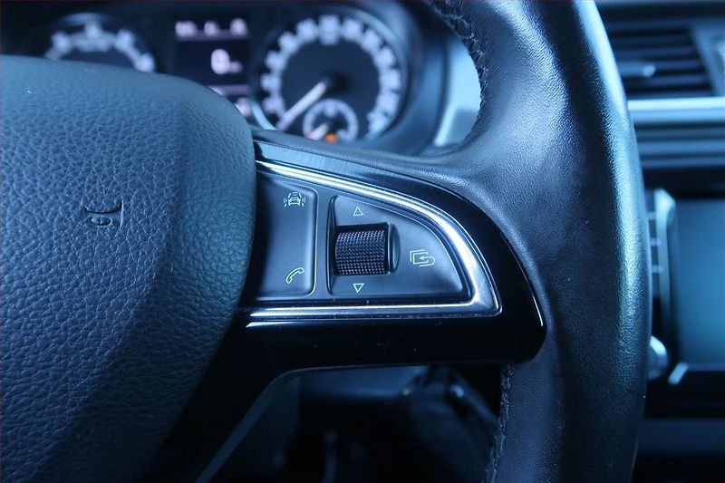 Škoda Rapid (2018) 1.0 TSI, Navi, Tempomat - fotka 20 z 23