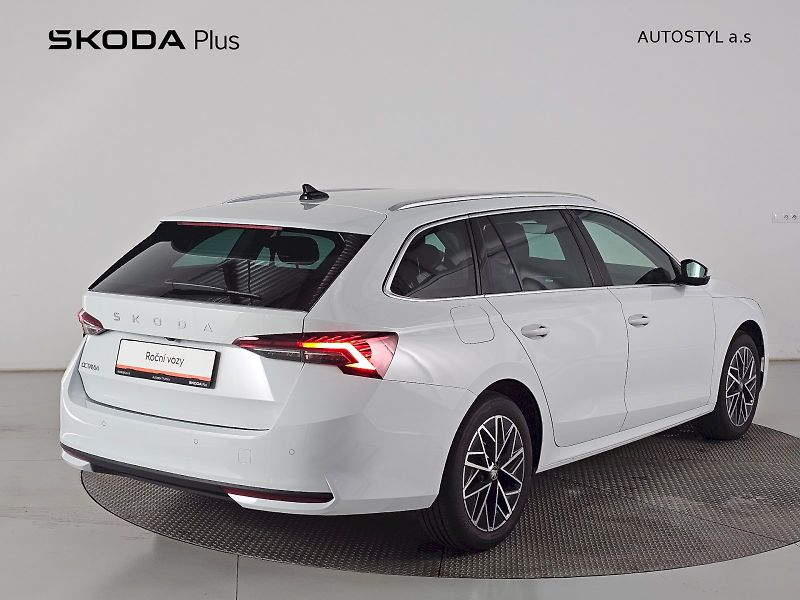 Škoda Octavia (2025) COMBI 1.5TSI DSG BUSINESS TOP - fotka 2 z 30