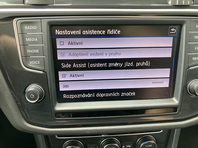 Volkswagen Tiguan (2017) 2.0TDI 176kW DSG 4X4 HIGHLINE - fotka 28 z 34
