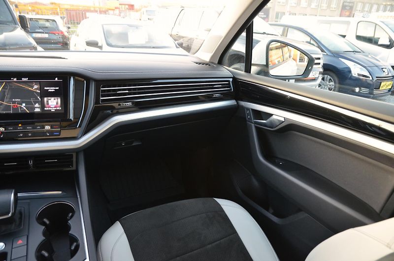 Volkswagen Touareg (2020) 3.0 TDi 200kW 4x4 / ČR / TAŽNÉ - fotka 26 z 44