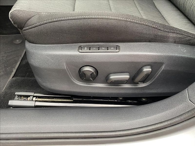 Škoda Superb 2,0 TDi  EXECUTIVE / DSG / NAV - fotka 36 z 37