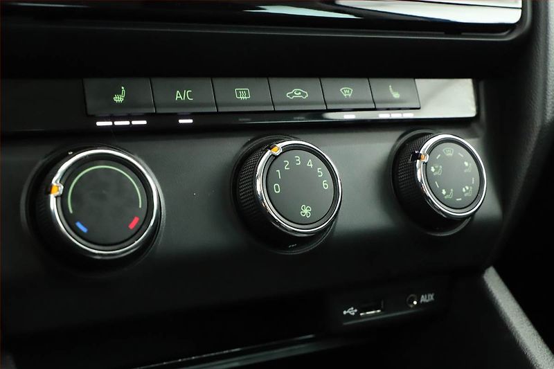 Škoda Octavia (2016) 1.6 TDI, Tempomat - fotka 12 z 17