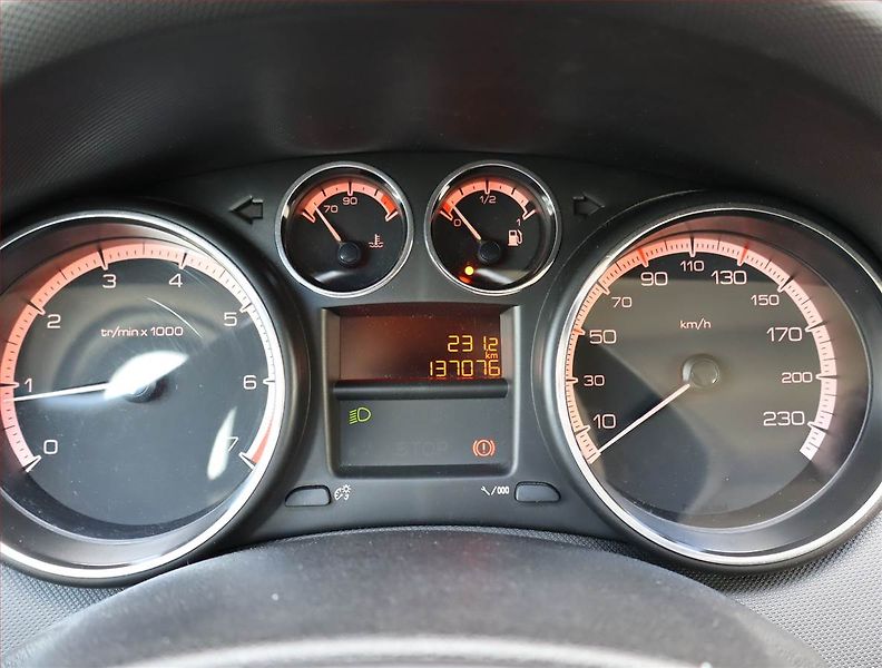 Peugeot 308 (2010) 1.6 VTi, Serv.kniha - fotka 10 z 17