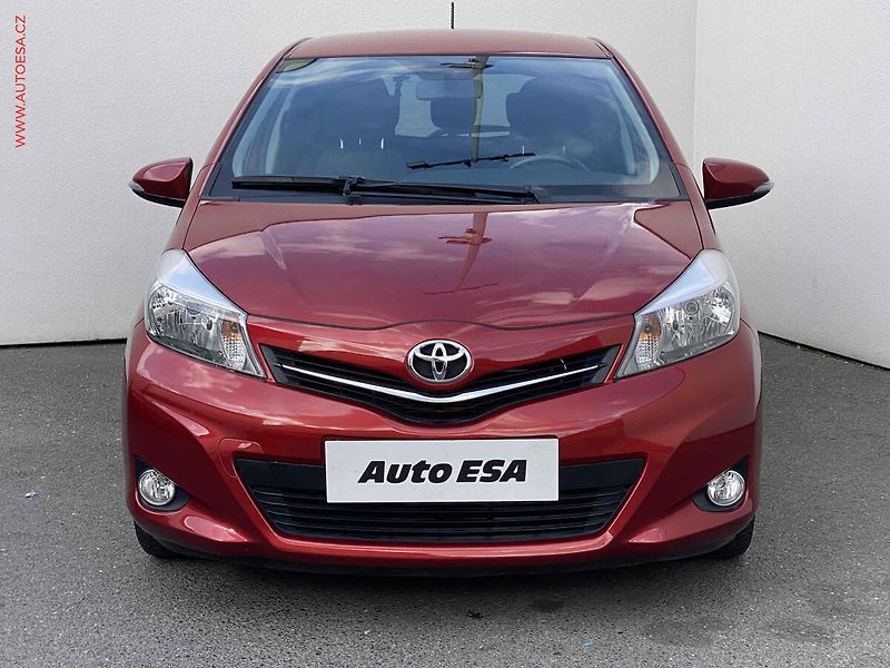 Toyota Yaris (2014) 1.3i, ČR, AC, temp, STK6/28 - fotka 2 z 16