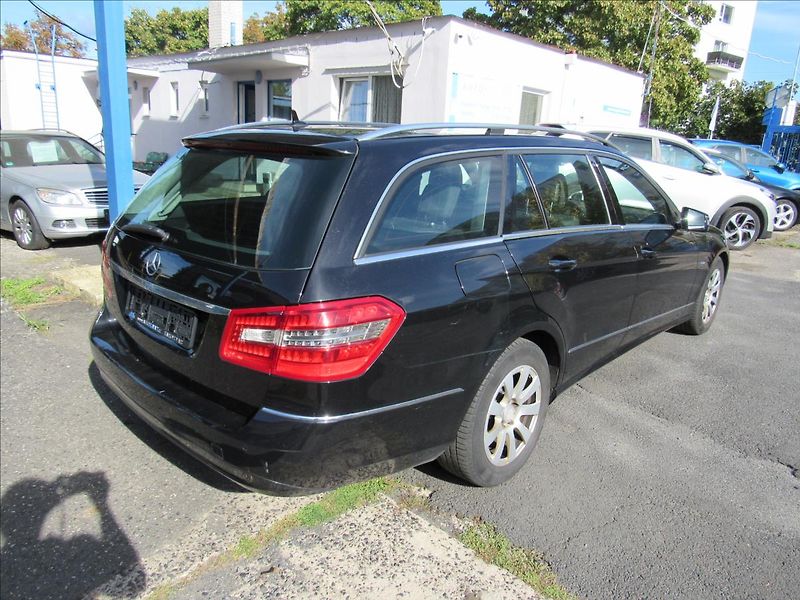 Mercedes-Benz Třídy E 2,1 E 250 CDI 150kW Avantgarde - fotka 4 z 38