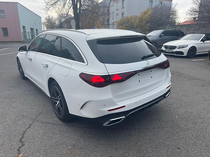 Mercedes-Benz Třídy E (2025) E 300 de 4MATIC kombi - fotka 5 z 26