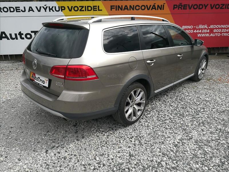 Volkswagen Passat 2,0 TDI Alltrack DSG 4motion - fotka 3 z 20