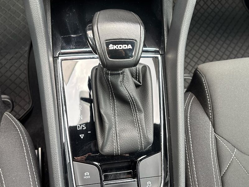 Škoda Karoq Sportline DSG - fotka 22 z 27