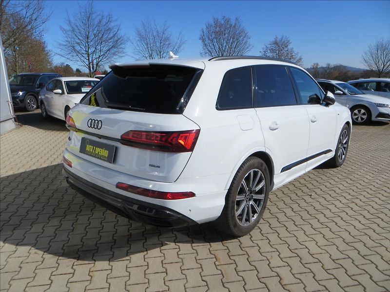 Audi Q7 3,0 TDI 210kW quattro S-line - fotka 9 z 27