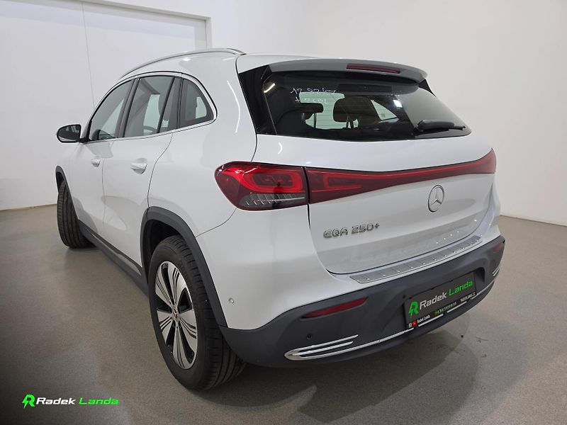 Mercedes-Benz EQA (2023) 250+ 73,9 kWh, LED - fotka 2 z 16