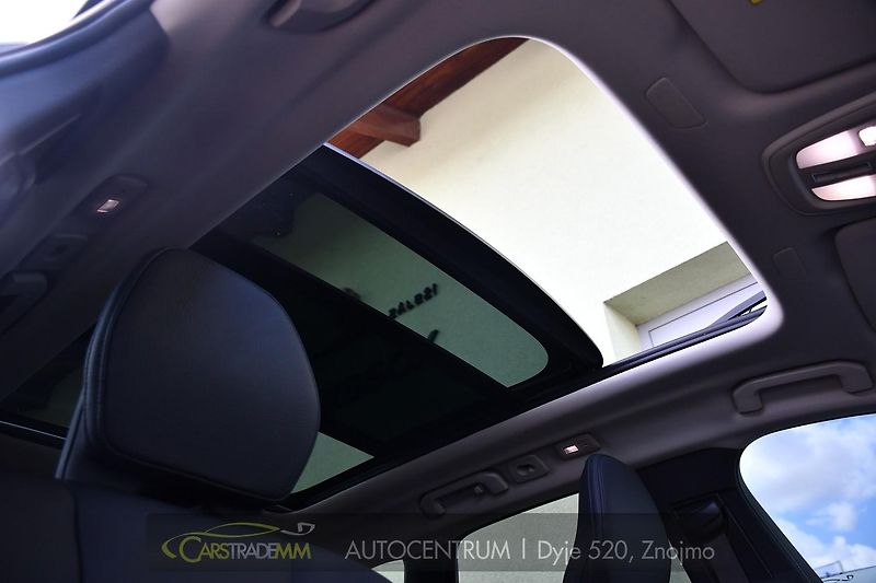 Volvo XC60 2.0T8 R-Desing RECHARGE - fotka 43 z 54