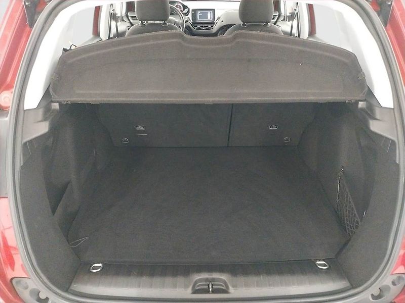 Peugeot 2008 (2017) 1.2 PureTech, ČR,1.maj - fotka 14 z 17