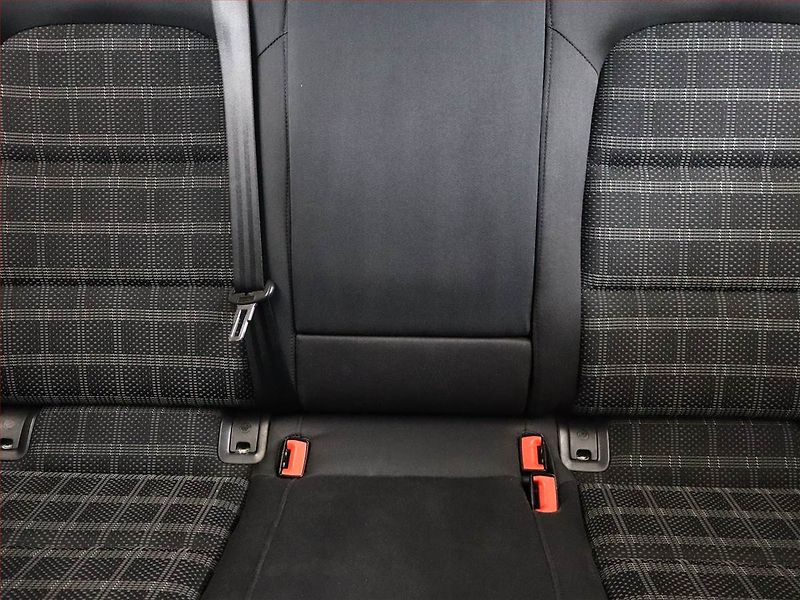 Audi A4 (2012) 2.0 TDI, Xenony, Tempomat - fotka 8 z 16