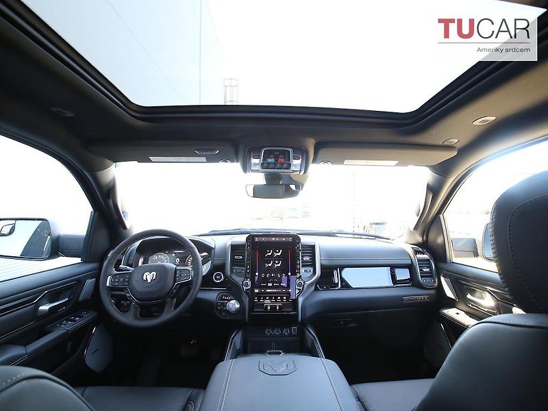 Dodge RAM (2026) 1500 Laramie 5.7 V8 HEMI 2026 - fotka 32 z 41