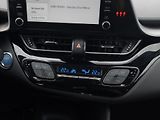Toyota C-HR (2023) 1.8 e-CTV 72kW, ČR, 1. Maj., S - náhled 22