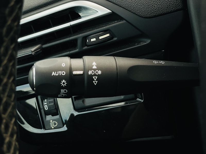 Citroën Grand C4 Picasso 2.0HDi MAN 7MÍST KAMERA TAŽNÉ - fotka 39 z 45