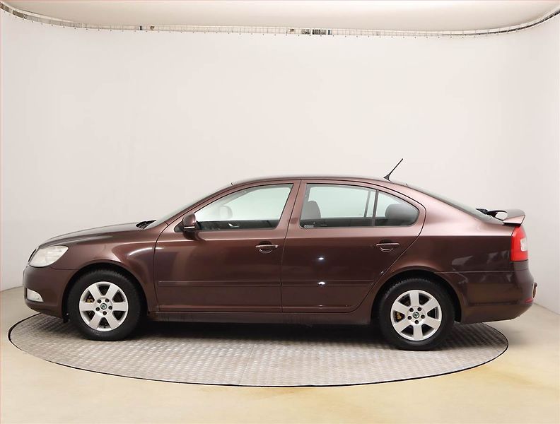 Škoda Octavia (2011) Ambiente 1.6 TDI, nová STK - fotka 3 z 18