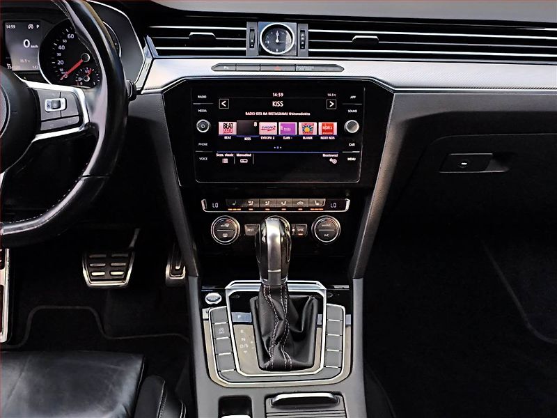 Volkswagen Passat (2018) R-Line 2.0 TDI, Automat, Kůže - fotka 12 z 20