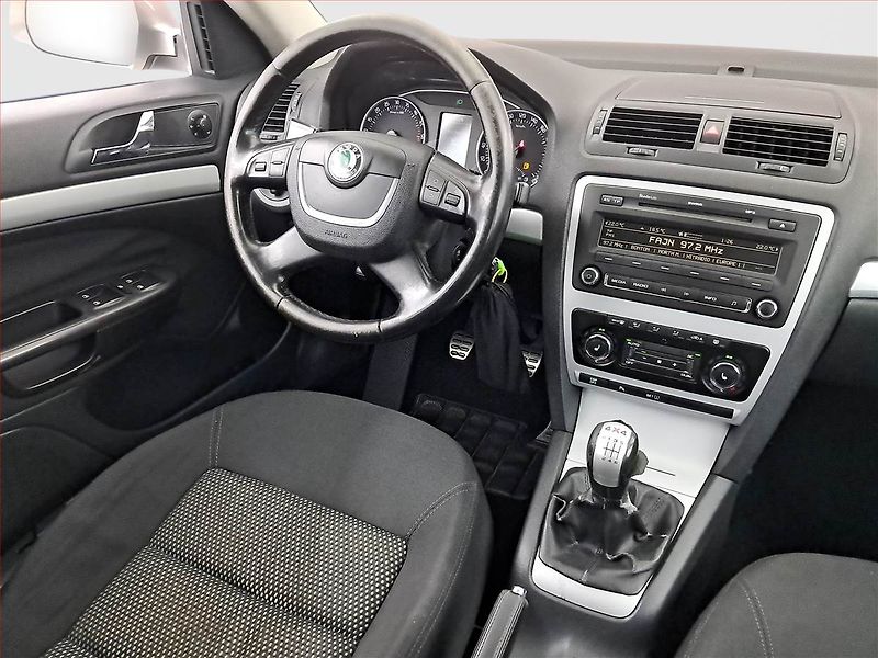 Škoda Octavia (2009) 1.9 TDI 4x4, 4X4, slušný stav - fotka 7 z 15