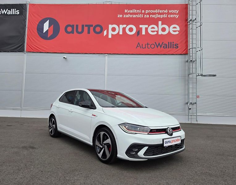 Volkswagen Polo GTI 2.0TSI DSG 152kW DPH 1.Maj - fotka 2 z 22