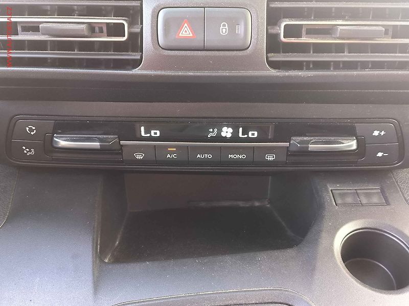 Opel Combo (2022) 1.5 CDTi, 2.maj,ČR, Elegance - fotka 13 z 19