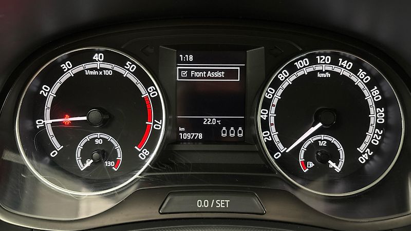 Škoda Fabia 1.0 TSI Ambition Combi Tour - fotka 10 z 24