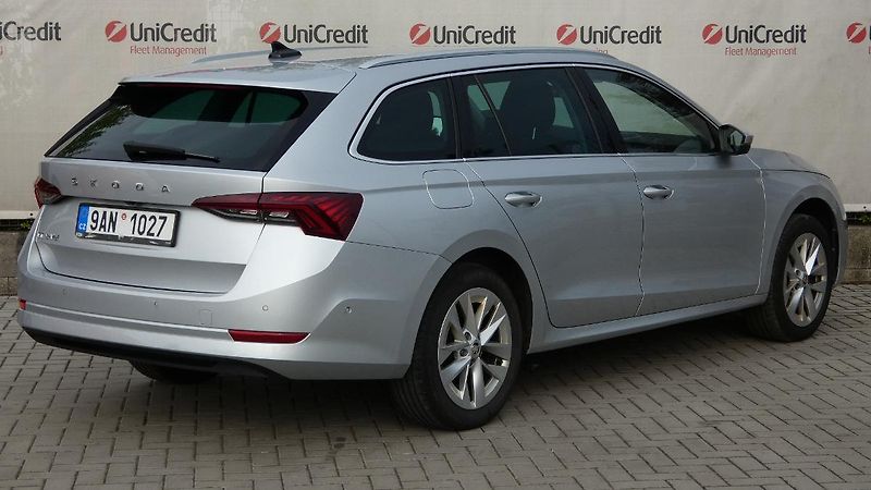 Škoda Octavia 2,0 TDI 85kW Style DSG - fotka 3 z 25