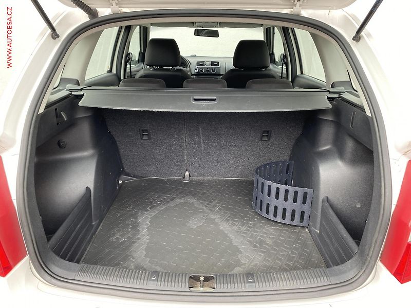 Škoda Fabia (2011) 1.6 TDi, ČR, Ambiente, AC - fotka 7 z 15