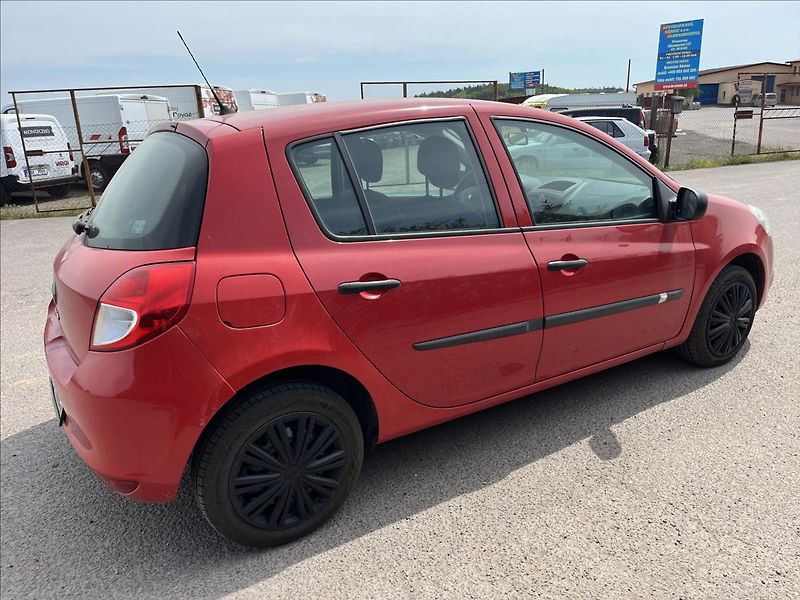 Renault Clio 1,2 i 48 KW ČR  STK 11/27 - fotka 5 z 29