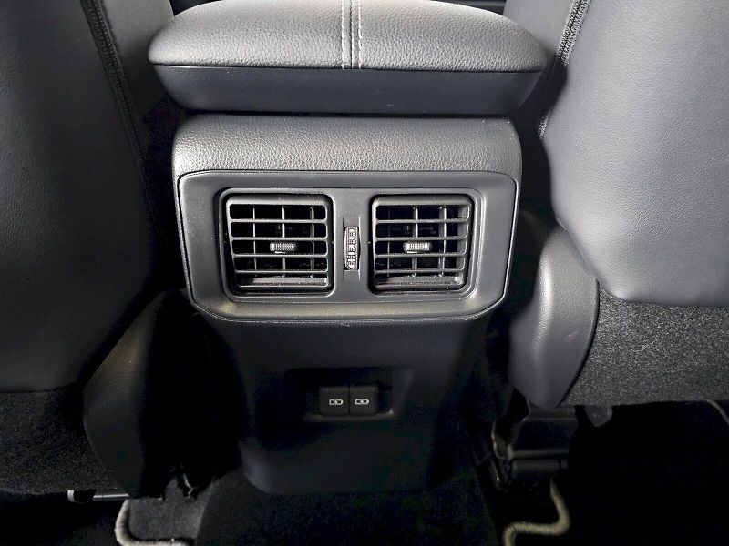 Toyota RAV4 (2025) 2.5HEV 222k 4x4 GR SPORT - fotka 15 z 31