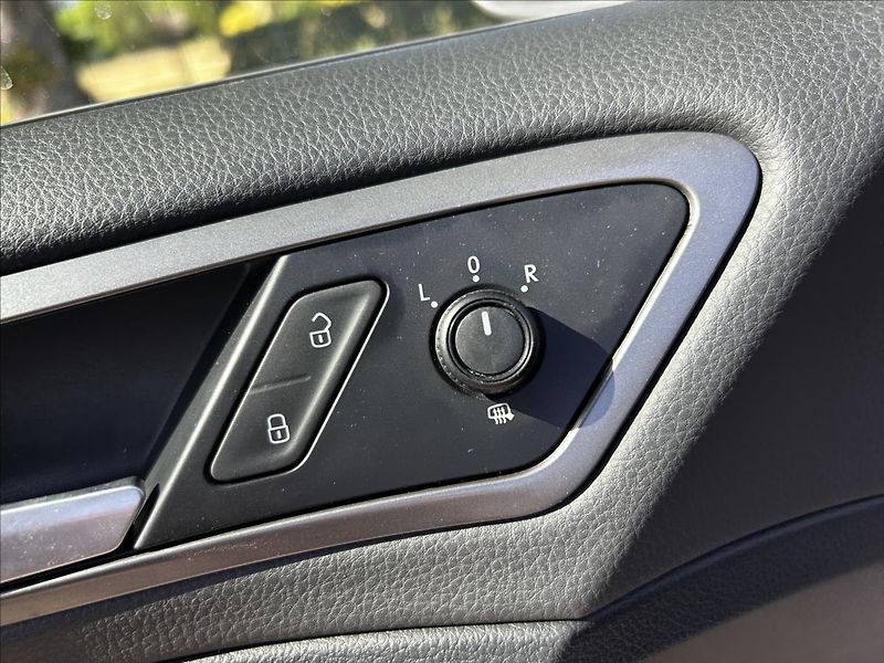 Volkswagen Golf 1,2 TSi  P+Z Senzory,Klimatiza - fotka 12 z 43