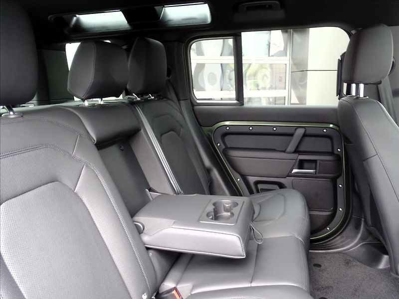 Land Rover Defender (2026) 110 D250 X-DYNAMIC SE - fotka 24 z 26