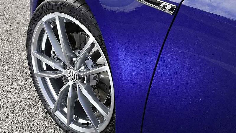 Volkswagen Golf R s paketem R Performance.