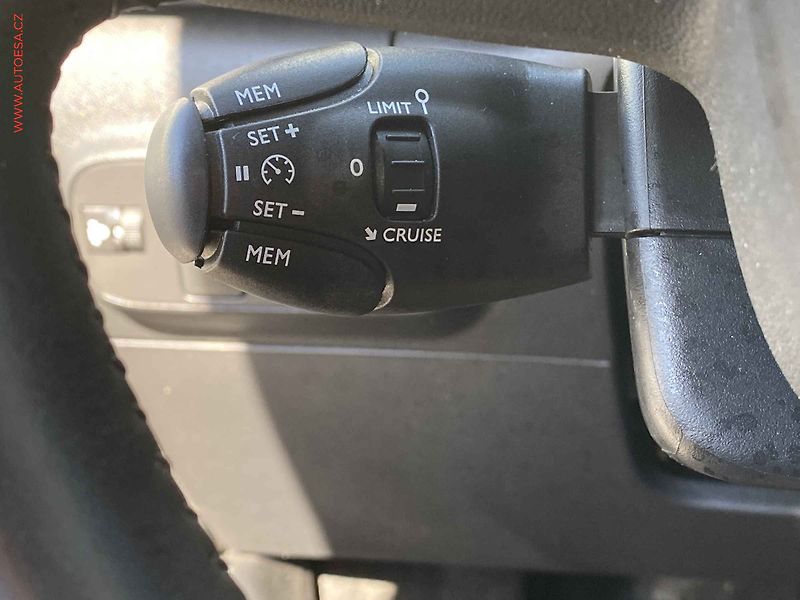 Citroën C3 (2022) 1.2, Shine, navi, kamera - fotka 13 z 17